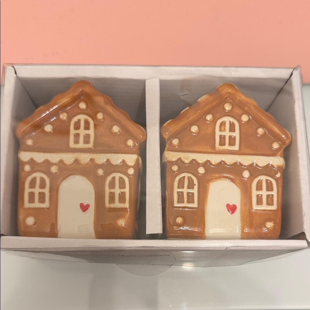 Gingerbread House Ceramic salt and peppers Holders - Brown and Cream